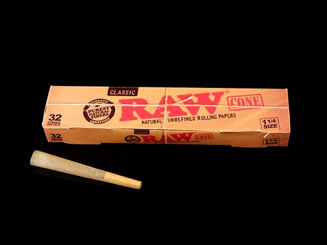 RAW 1 1-4 Size Pre-Rolled Cones 12 Pack Display Case (32 Cones/Pack) - 1