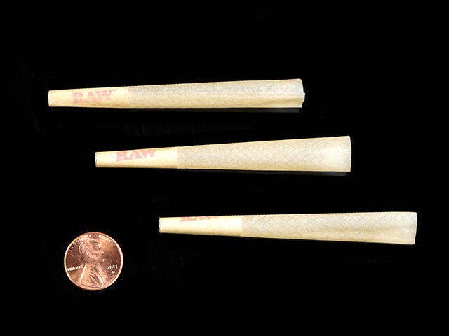 RAW 1 1-4 Size Pre Rolled Paper Cones 900/Box - 3